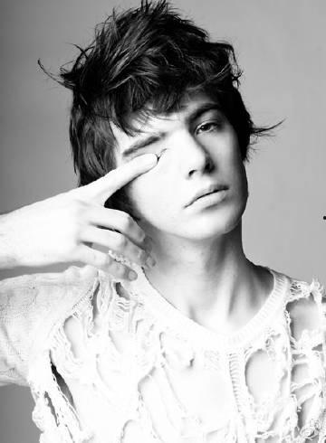 长发古典欧美帅哥图片,欧美帅哥的独特魅力